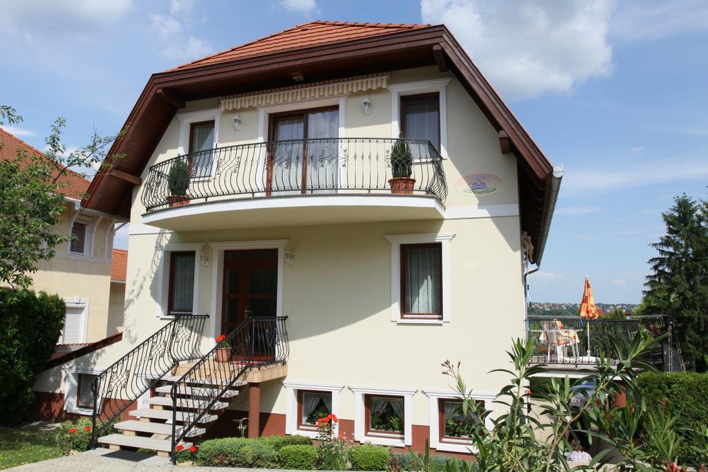Erika Apartmanhazak Hévíz Екстериор снимка