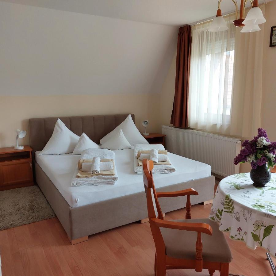 Erika Apartmanhazak Hévíz Екстериор снимка
