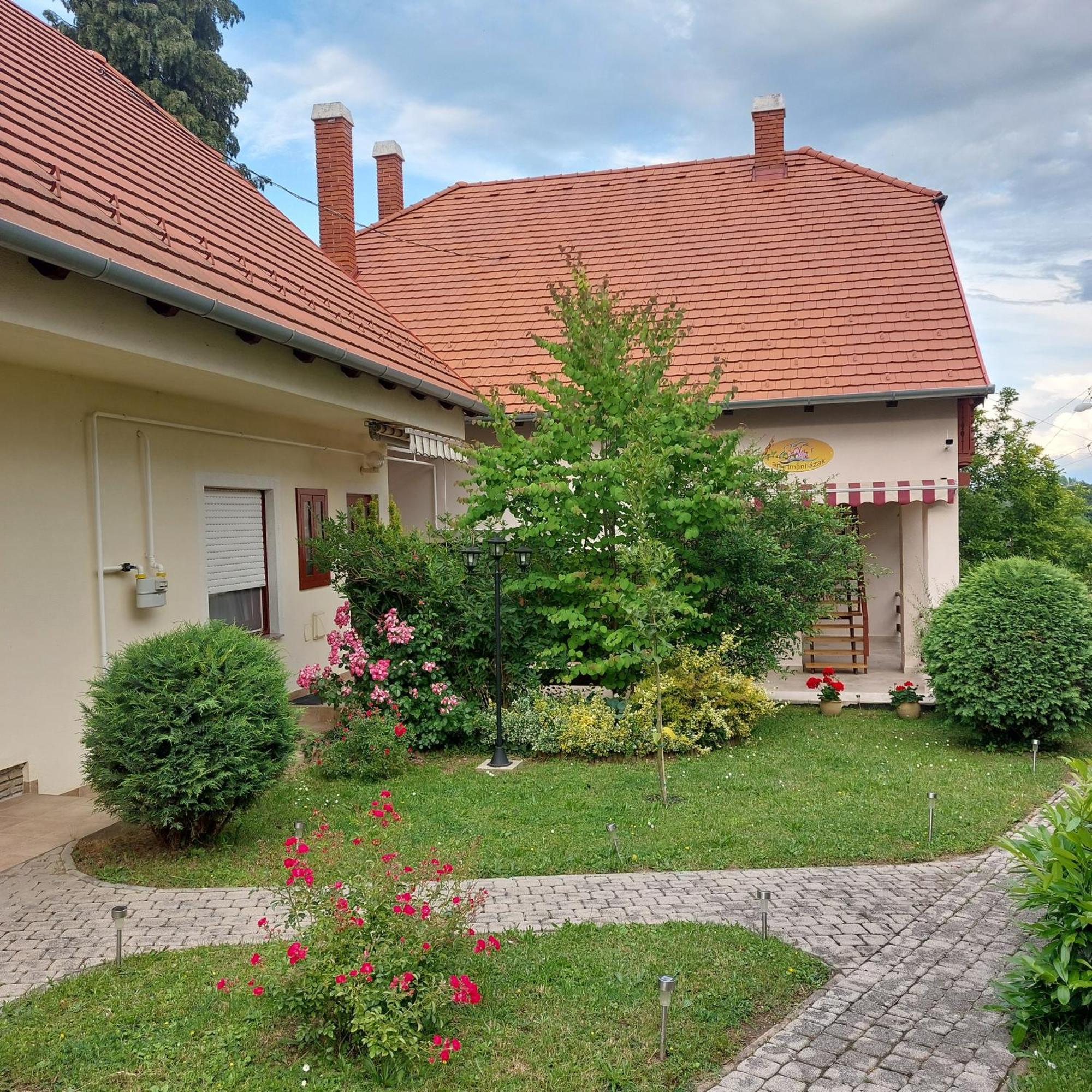 Erika Apartmanhazak Hévíz Екстериор снимка