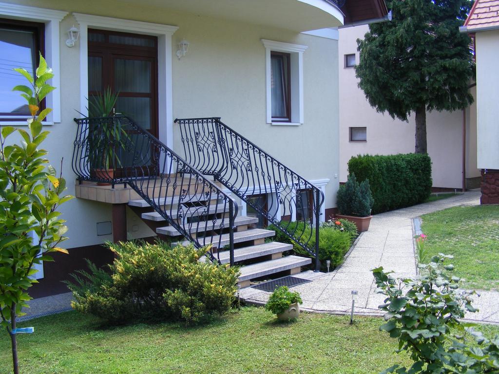 Erika Apartmanhazak Hévíz Екстериор снимка