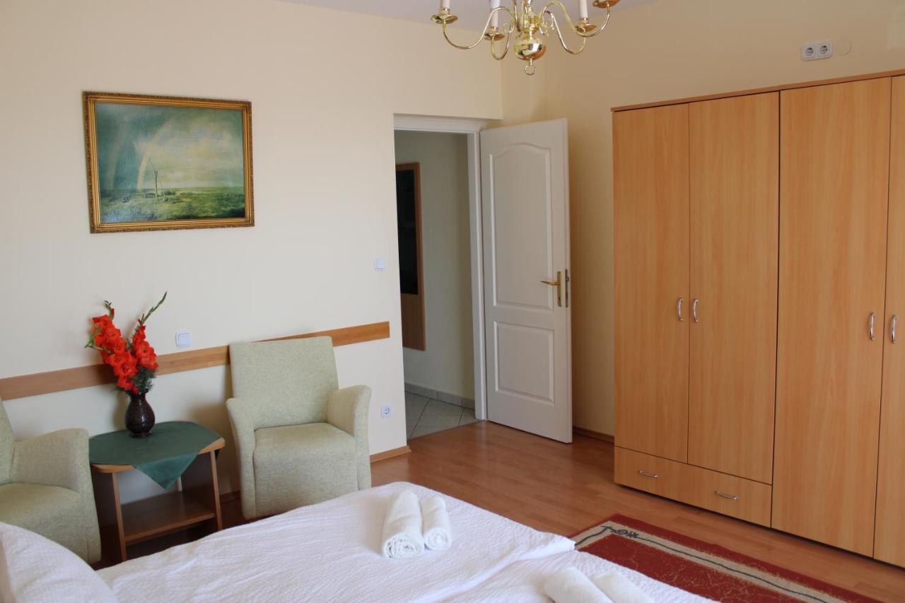Erika Apartmanhazak Hévíz Екстериор снимка
